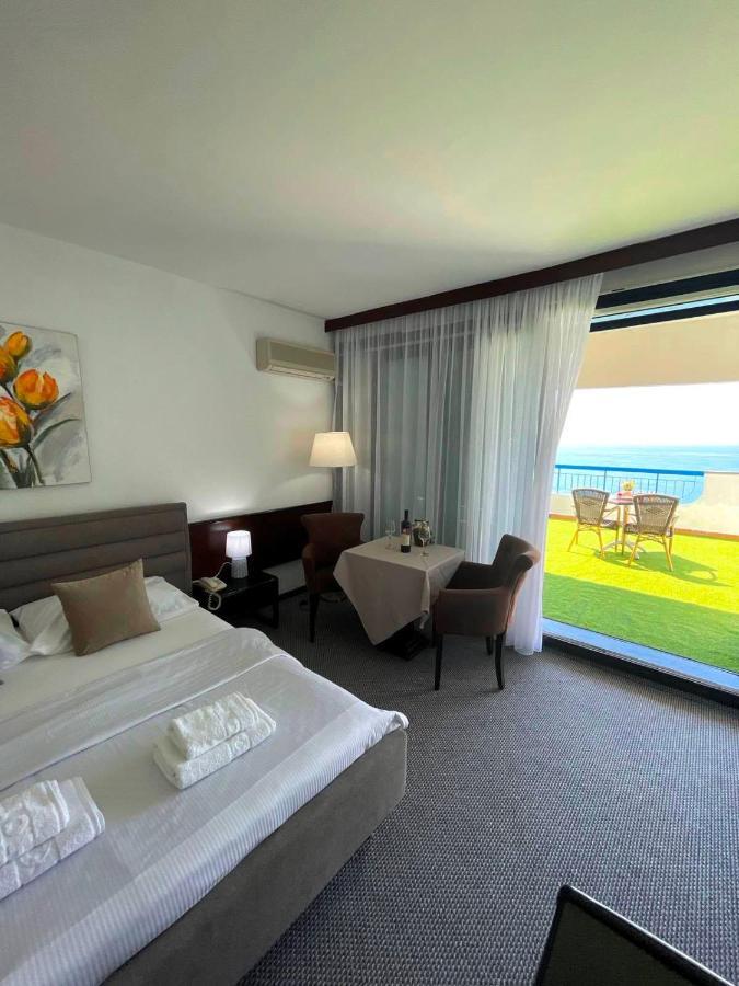 Corpus A - Hotel Albatros Улцин Екстериор снимка