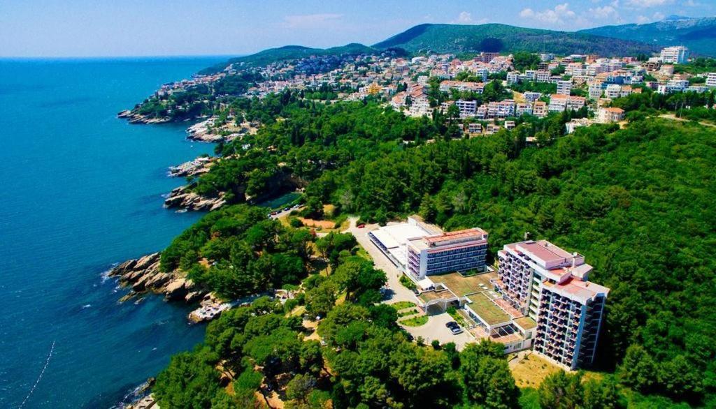 Corpus A - Hotel Albatros Улцин Екстериор снимка