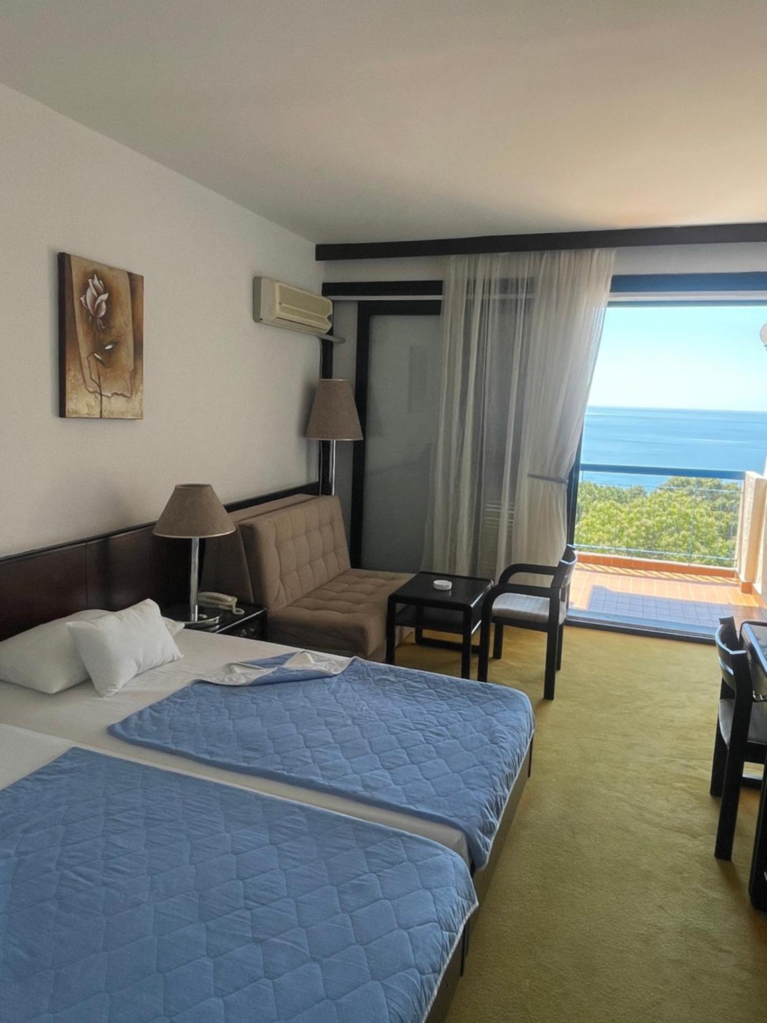 Corpus A - Hotel Albatros Улцин Екстериор снимка