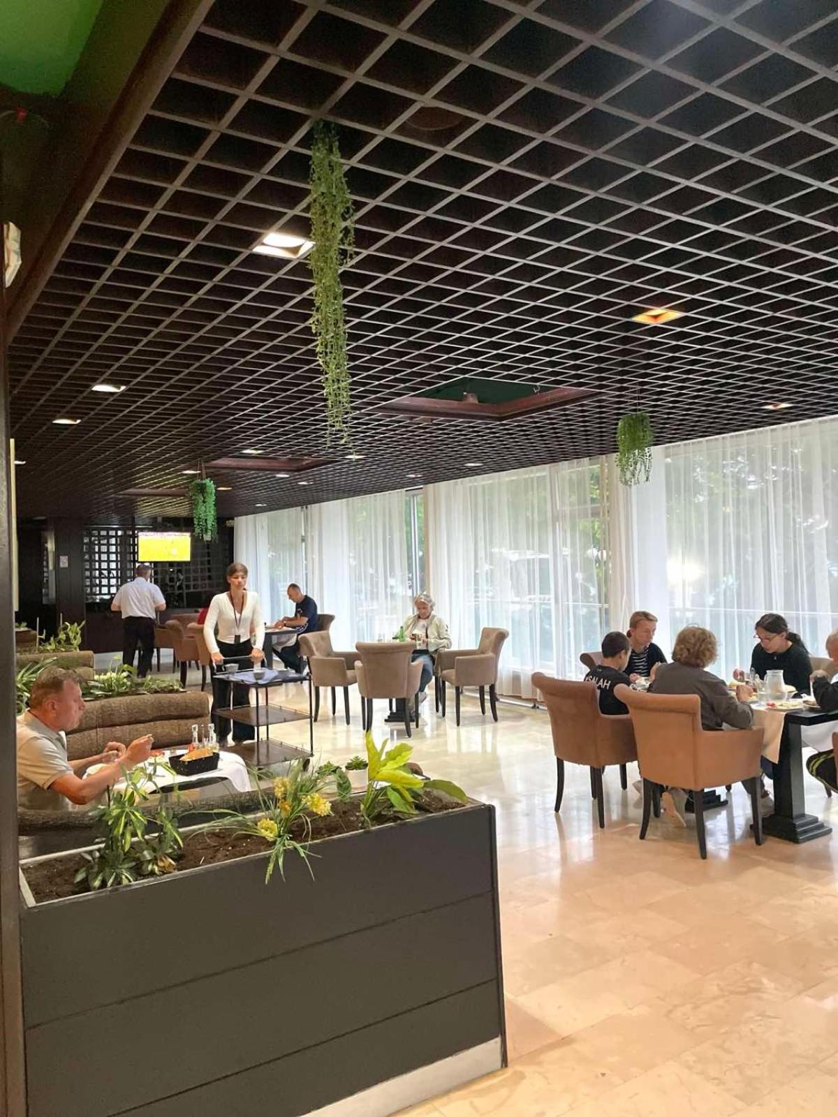Corpus A - Hotel Albatros Улцин Екстериор снимка